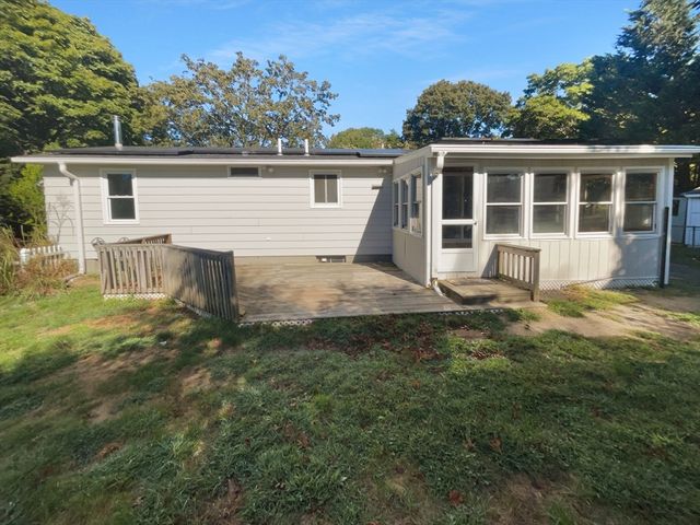 31 Verndale Ave, Attleboro, MA 02703