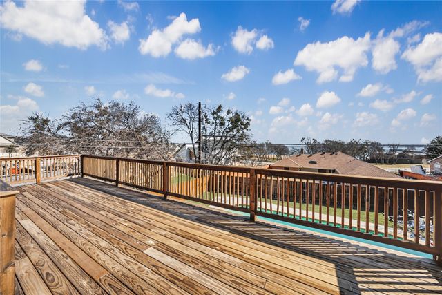 710 Meadow Lake Drive, Lakewood Village, TX 75068