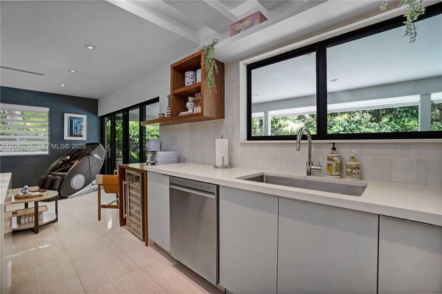 2140 NE 190th Ter, Miami, FL 33179