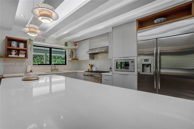 2140 NE 190th Ter, Miami, FL 33179