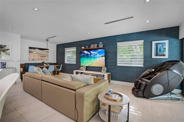 2140 NE 190th Ter, Miami, FL 33179