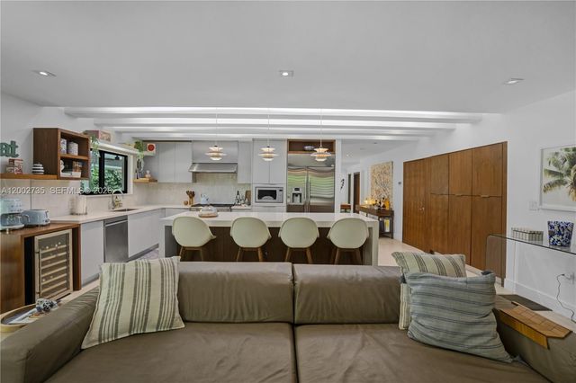 2140 NE 190th Ter, Miami, FL 33179