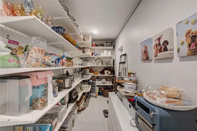 2140 NE 190th Ter, Miami, FL 33179