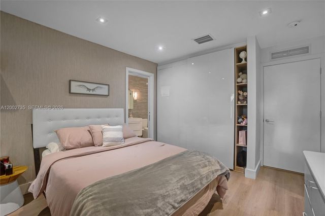 2140 NE 190th Ter, Miami, FL 33179