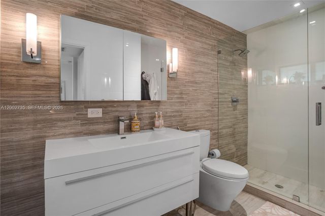 2140 NE 190th Ter, Miami, FL 33179