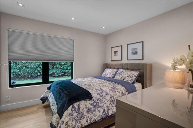 2140 NE 190th Ter, Miami, FL 33179