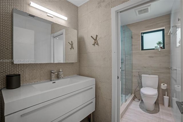 2140 NE 190th Ter, Miami, FL 33179