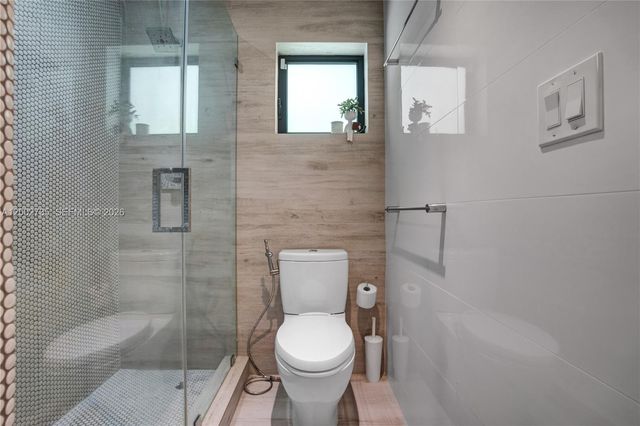 2140 NE 190th Ter, Miami, FL 33179