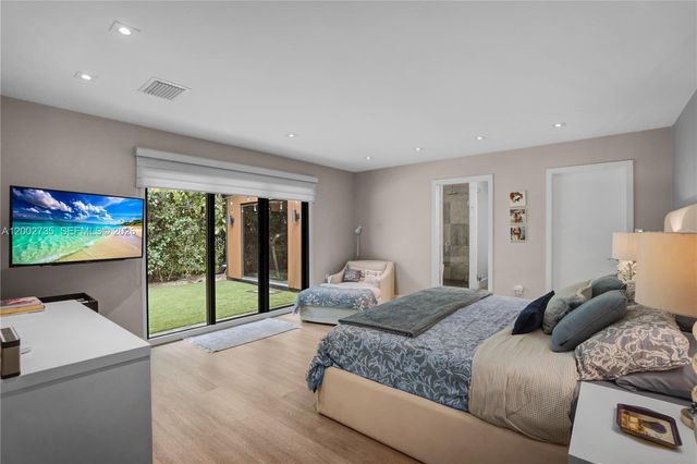 2140 NE 190th Ter, Miami, FL 33179