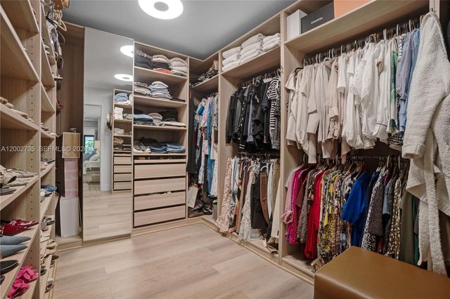 2140 NE 190th Ter, Miami, FL 33179