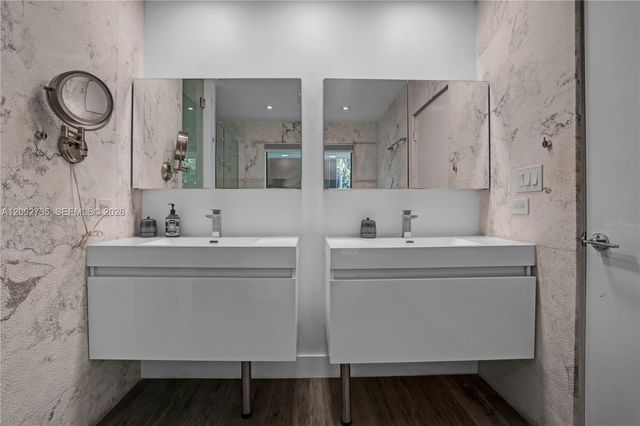 2140 NE 190th Ter, Miami, FL 33179