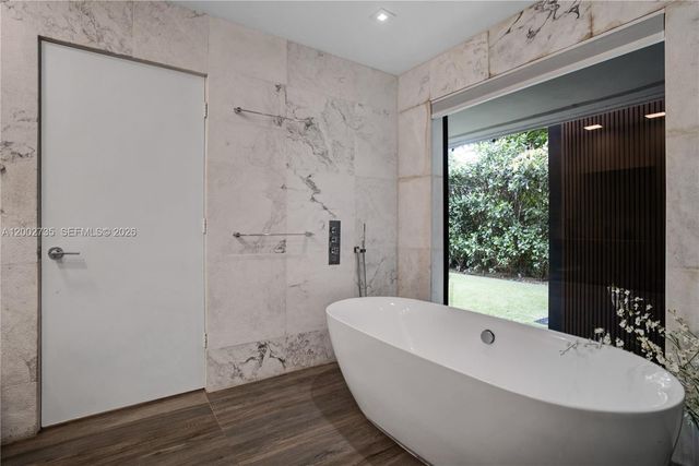 2140 NE 190th Ter, Miami, FL 33179