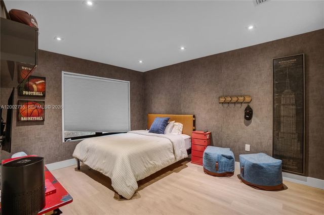 2140 NE 190th Ter, Miami, FL 33179