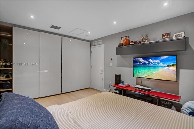 2140 NE 190th Ter, Miami, FL 33179