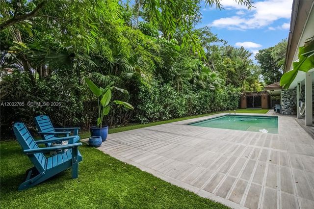 2140 NE 190th Ter, Miami, FL 33179