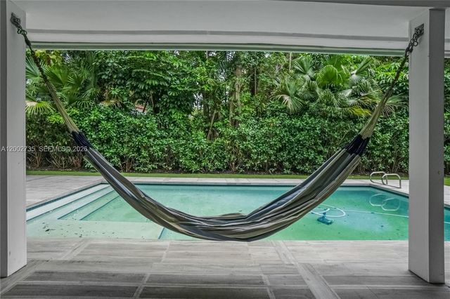 2140 NE 190th Ter, Miami, FL 33179