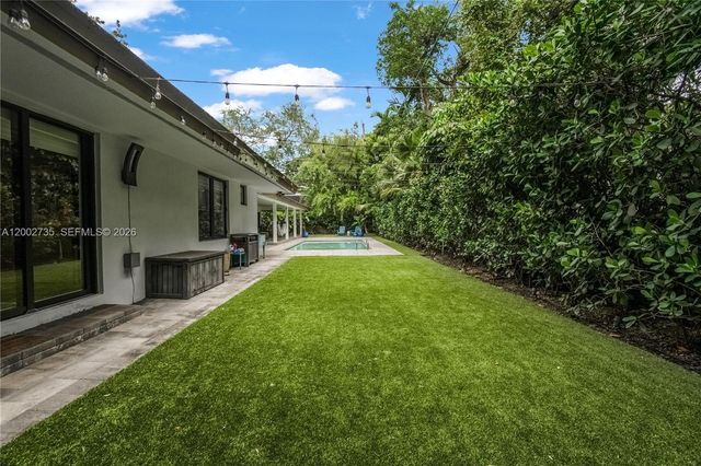 2140 NE 190th Ter, Miami, FL 33179