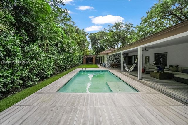 2140 NE 190th Ter, Miami, FL 33179