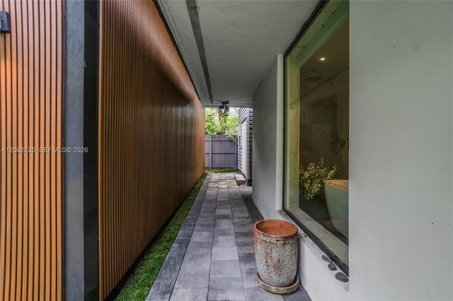 2140 NE 190th Ter, Miami, FL 33179