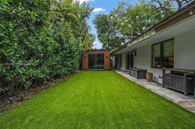 2140 NE 190th Ter, Miami, FL 33179