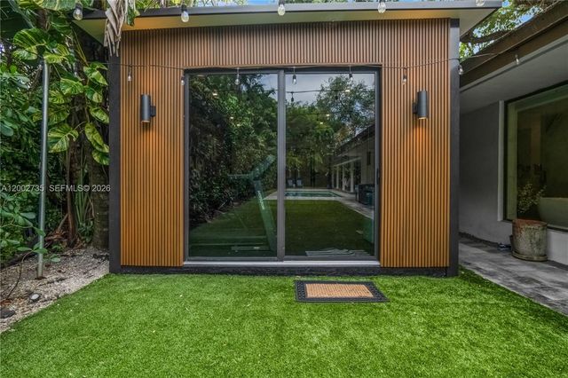 2140 NE 190th Ter, Miami, FL 33179