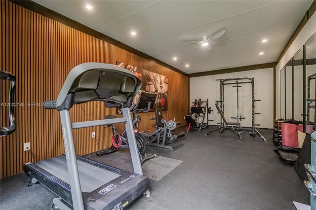 2140 NE 190th Ter, Miami, FL 33179