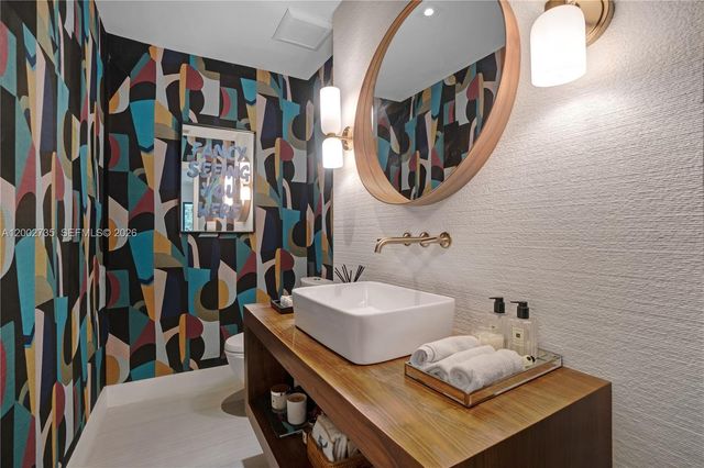 2140 NE 190th Ter, Miami, FL 33179