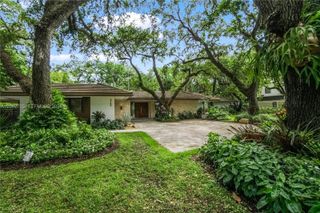 2140 NE 190th Ter, Miami, FL 33179