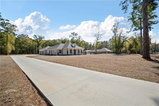 8526 Lister Dairy Road, Creola, AL 36525