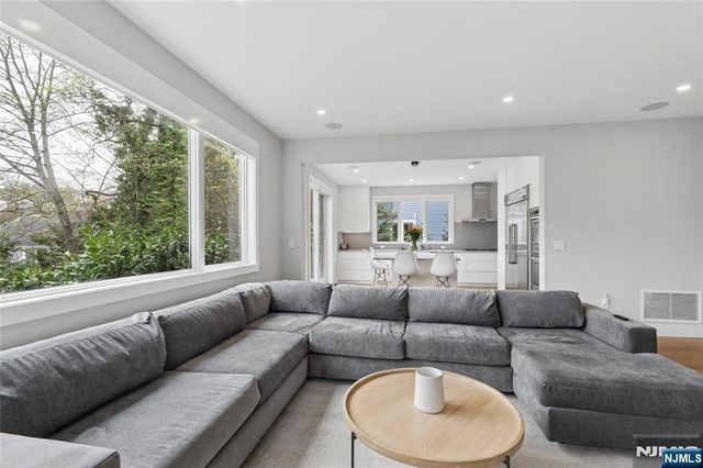 34 Merrifield Way, Cresskill, NJ 07626