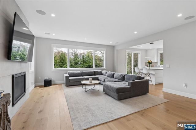 34 Merrifield Way, Cresskill, NJ 07626