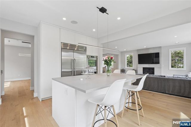 34 Merrifield Way, Cresskill, NJ 07626