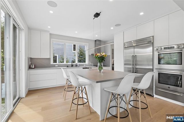 34 Merrifield Way, Cresskill, NJ 07626