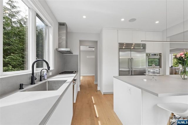 34 Merrifield Way, Cresskill, NJ 07626