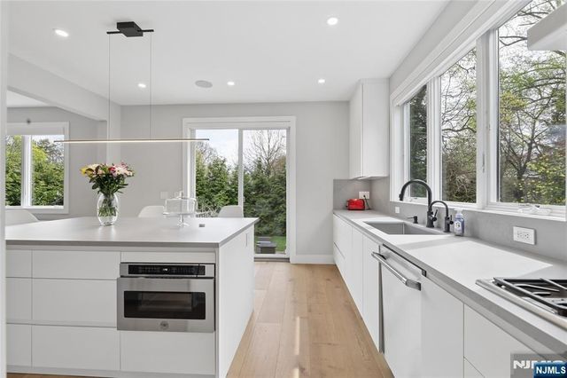 34 Merrifield Way, Cresskill, NJ 07626