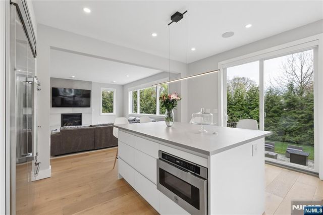 34 Merrifield Way, Cresskill, NJ 07626