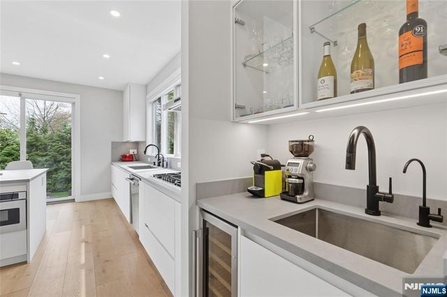 34 Merrifield Way, Cresskill, NJ 07626