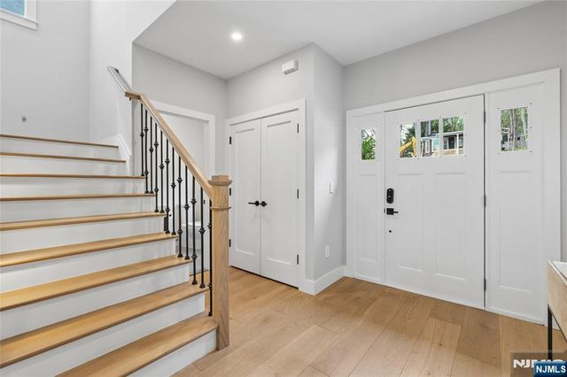 34 Merrifield Way, Cresskill, NJ 07626