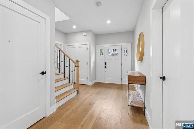 34 Merrifield Way, Cresskill, NJ 07626