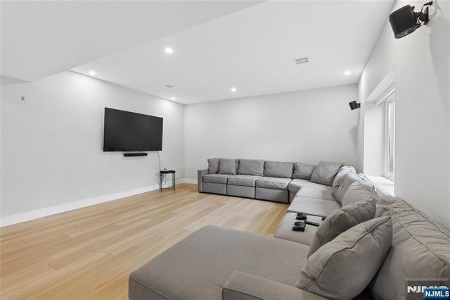 34 Merrifield Way, Cresskill, NJ 07626