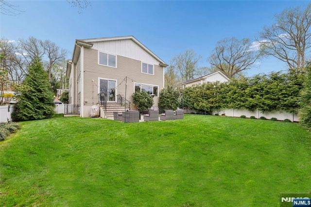 34 Merrifield Way, Cresskill, NJ 07626