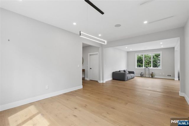 34 Merrifield Way, Cresskill, NJ 07626