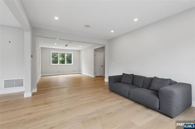 34 Merrifield Way, Cresskill, NJ 07626