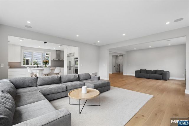 34 Merrifield Way, Cresskill, NJ 07626