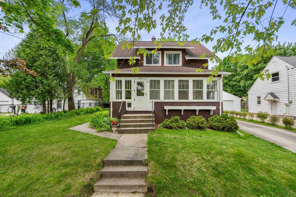 1631 N ALVIN STREET, Appleton, WI 54911