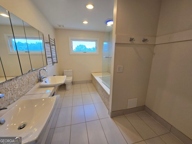 87 Columns Way, Newnan, GA 30265