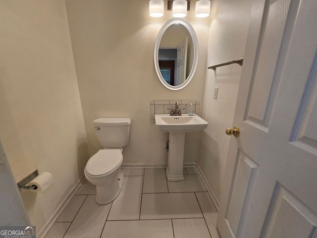 87 Columns Way, Newnan, GA 30265