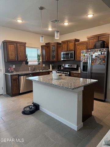 11388 Santa Barbara, Socorro, TX 79927