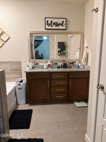 11388 Santa Barbara, Socorro, TX 79927