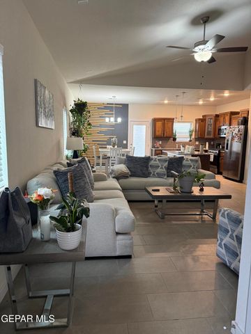 11388 Santa Barbara, Socorro, TX 79927